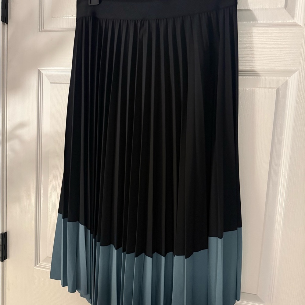 Athleta Black and Blue Midi swing Skirt